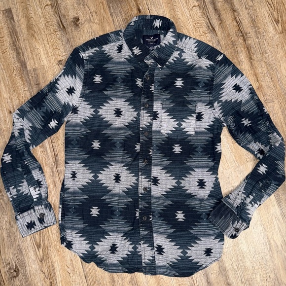 American Eagle • Southwestern Aztec Print Cotton Button Down - Picture 1 of 5